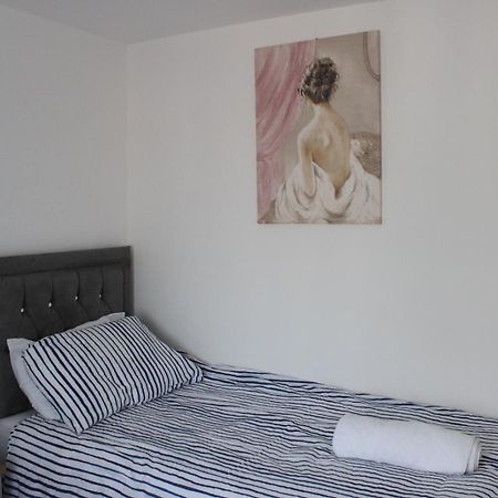 Exquisite And Modern 2 Bed Maisonette Harmondsworth ภายนอก รูปภาพ