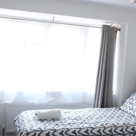 Exquisite And Modern 2 Bed Maisonette Harmondsworth ภายนอก รูปภาพ