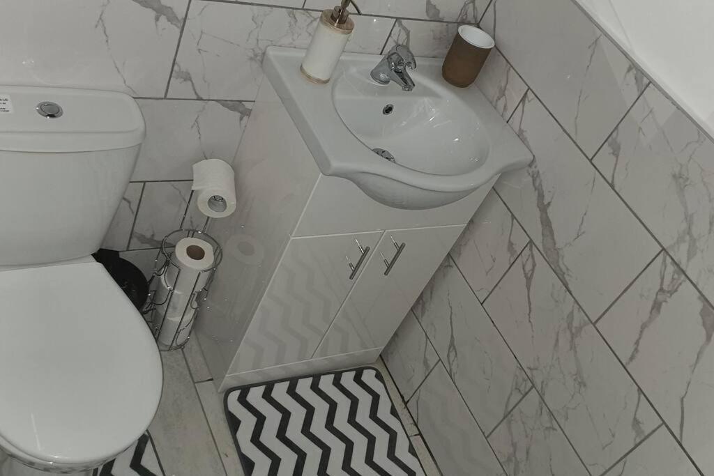 Exquisite And Modern 2 Bed Maisonette Harmondsworth ภายนอก รูปภาพ