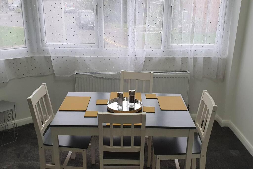 Exquisite And Modern 2 Bed Maisonette Harmondsworth ภายนอก รูปภาพ