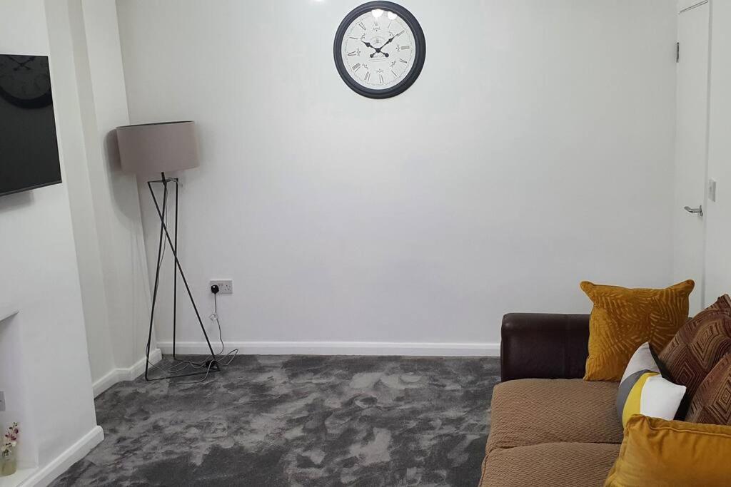 Exquisite And Modern 2 Bed Maisonette Harmondsworth ภายนอก รูปภาพ