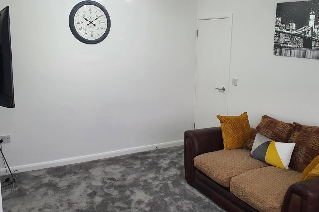 Exquisite And Modern 2 Bed Maisonette Harmondsworth ภายนอก รูปภาพ