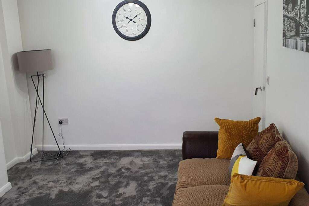 Exquisite And Modern 2 Bed Maisonette Harmondsworth ภายนอก รูปภาพ